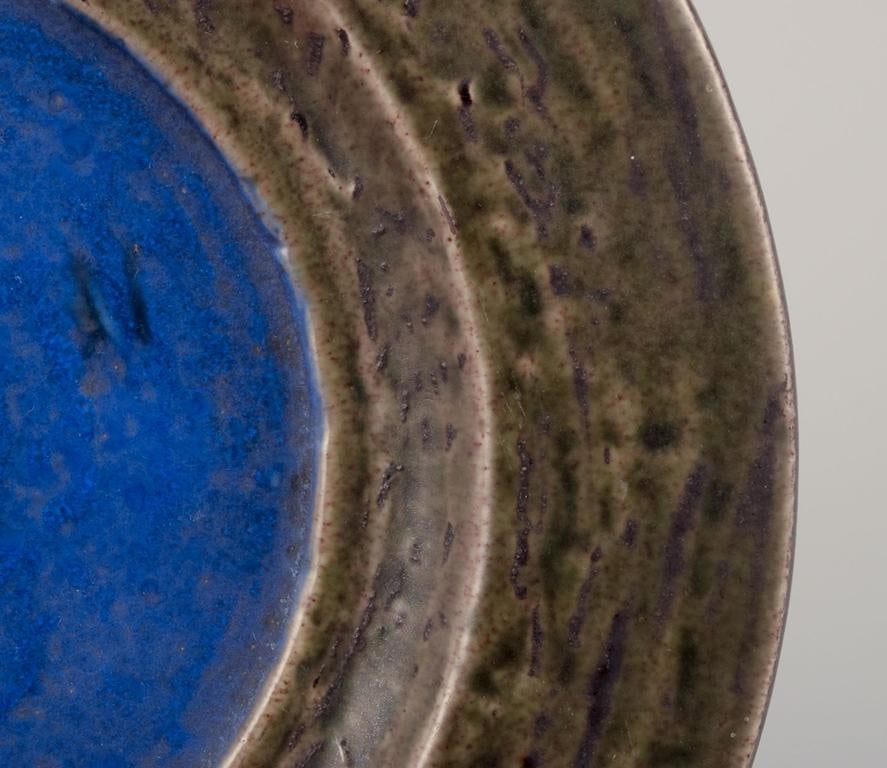 Mari Simmulson for Upsala Ekeby. Ceramic dish glazed in green and blue tones. Ca. 1960. - 5