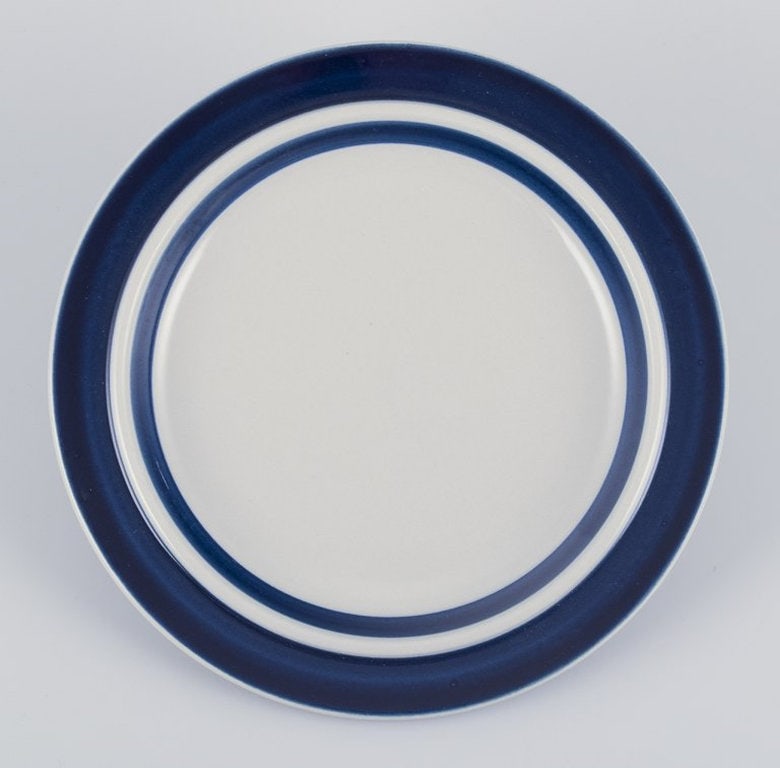 Ulla Procopé for Arabia, Finland. A set of six 'Anemone' stoneware dinner plates. Approximately - 4
