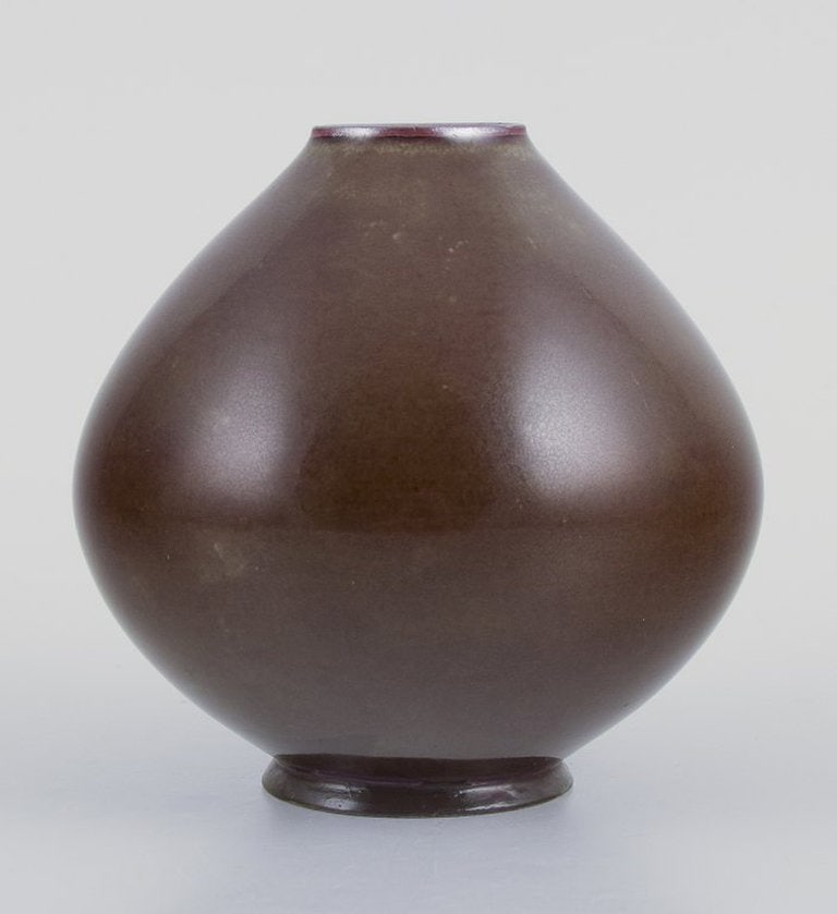 Royal Copenhagen. Chubby shape ceramic vase. Aubergine glaze. 1930s/40s. - 3
