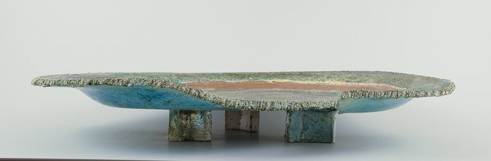 Édouard Massier, French ceramicist. Colossal unique dish of glazed ceramic, on three feet. - 4