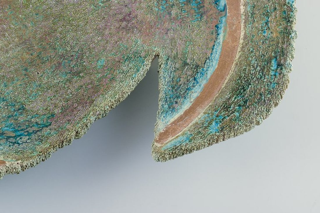 Édouard Massier, French ceramicist. Colossal unique dish of glazed ceramic, on three feet. - 5
