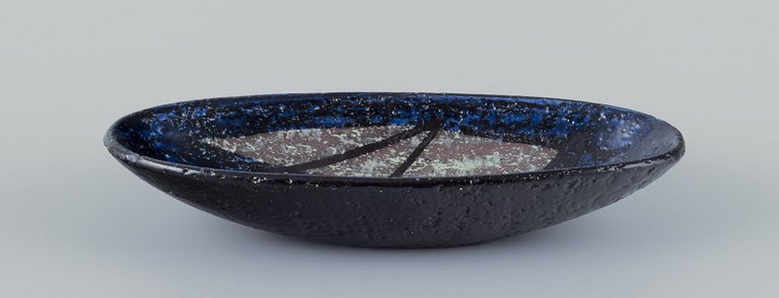 Ingrid Atterberg for Upsala Ekeby, Sweden. Oblong stoneware bowl. Circa 1960. - 2