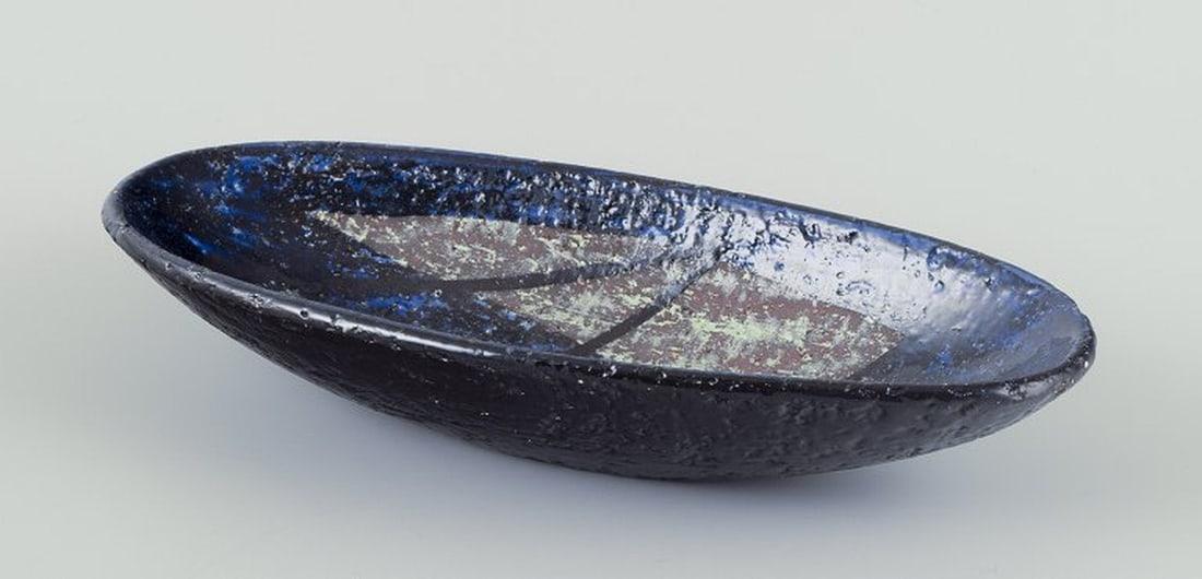 Ingrid Atterberg for Upsala Ekeby, Sweden. Oblong stoneware bowl. Circa 1960. - 4
