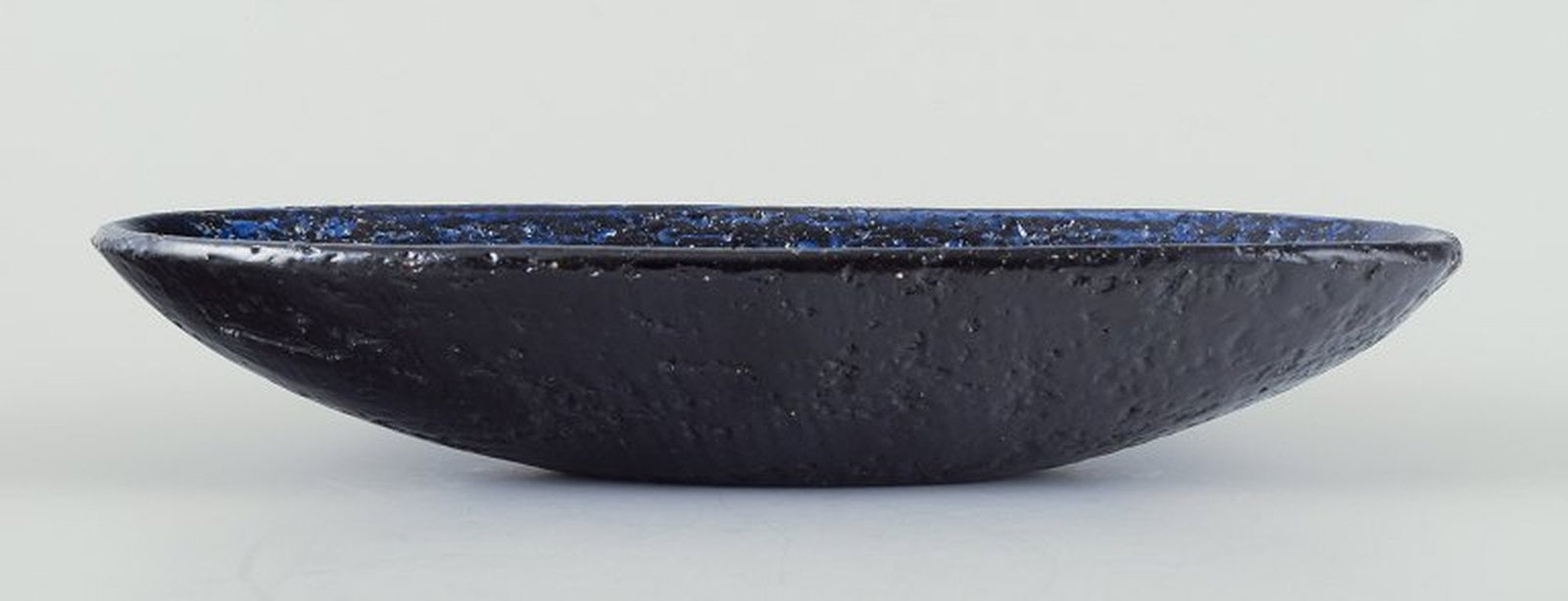 Ingrid Atterberg for Upsala Ekeby, Sweden. Oblong stoneware bowl. Circa 1960. - 5