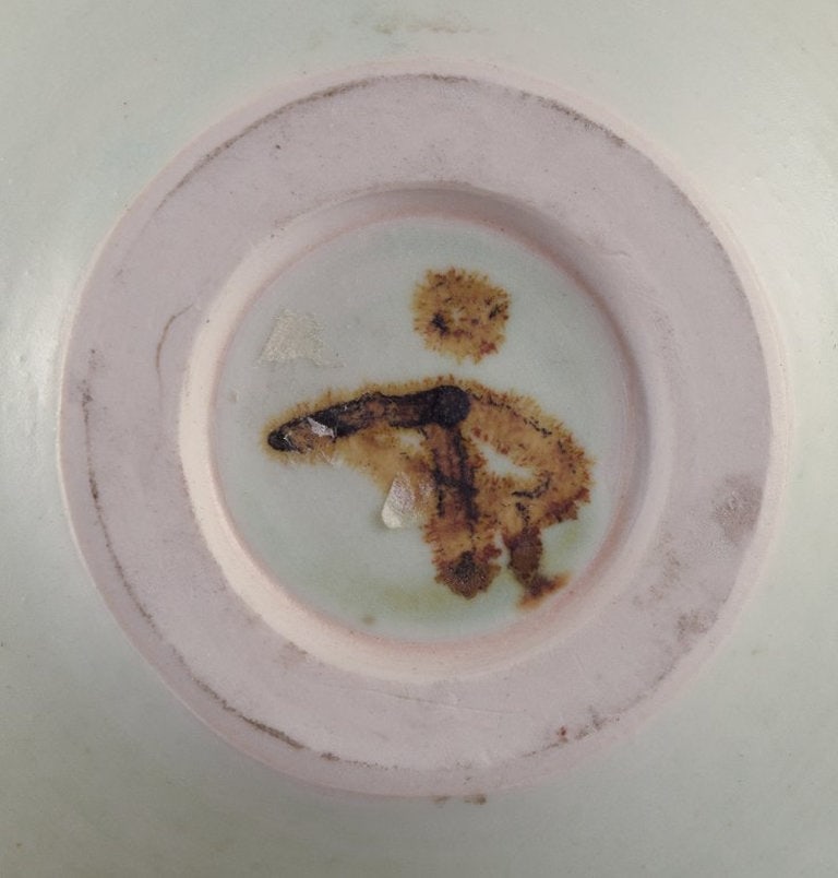 European studio ceramicist. Unique stoneware bowl. Hand-glazed in light tones. Late 20th century. - 8