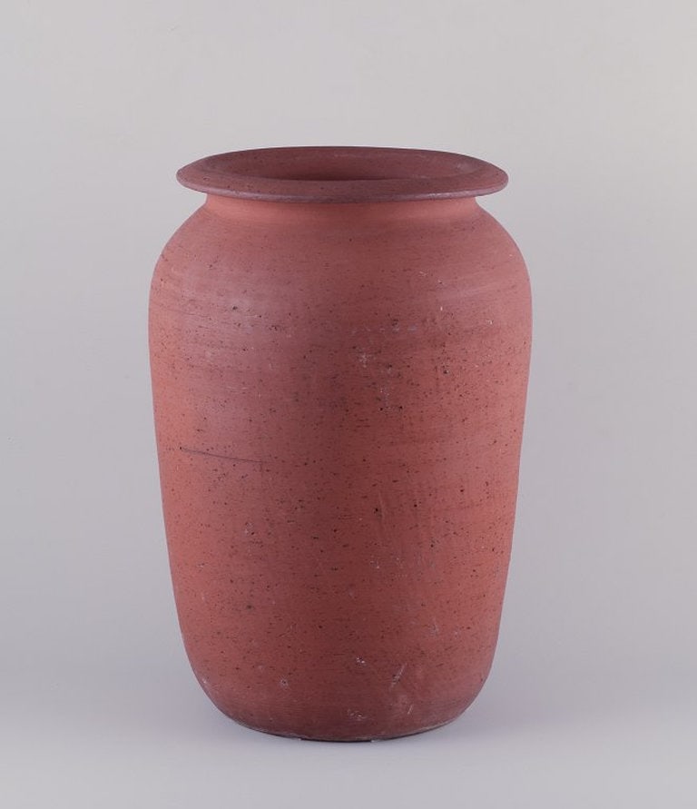 Kähler, Denmark. Large floor vase of unglazed red clay. Mid 20th century. - 2