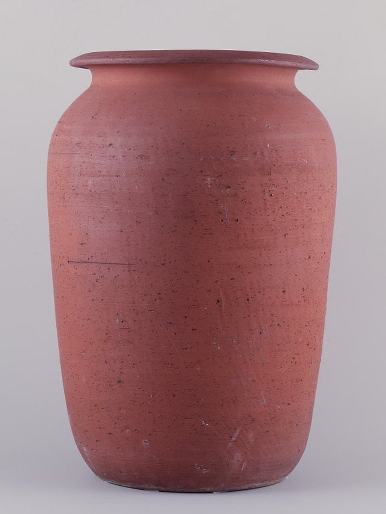 Kähler, Denmark. Large floor vase of unglazed red clay. Mid 20th century. - 3