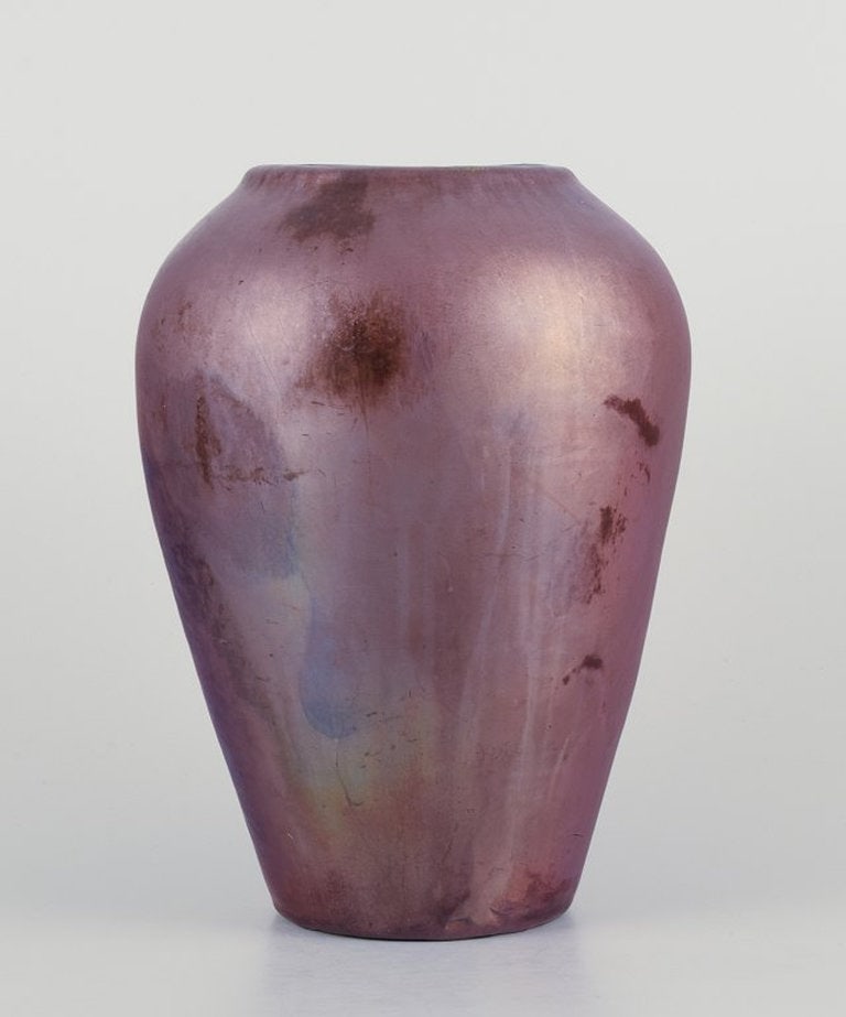 Jens Petersen, Danish ceramicist. Large unique vase in shiny lustre glaze. Circa 1920. - 3