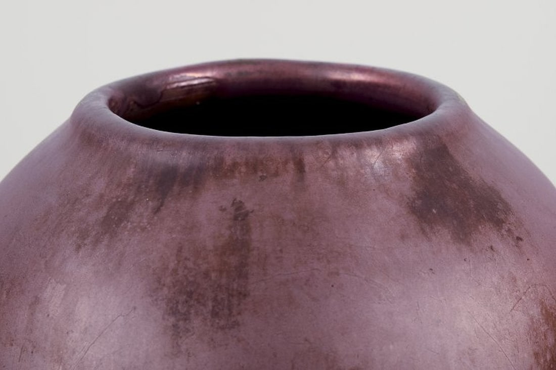 Jens Petersen, Danish ceramicist. Large unique vase in shiny lustre glaze. Circa 1920. - 5