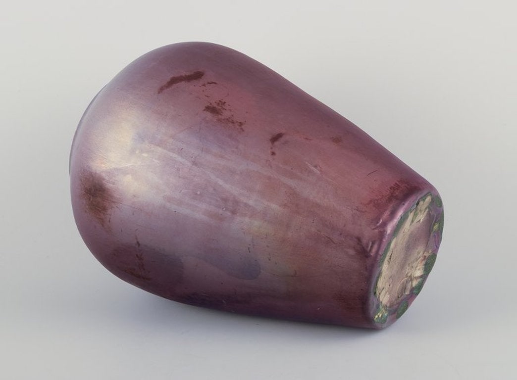 Jens Petersen, Danish ceramicist. Large unique vase in shiny lustre glaze. Circa 1920. - 7