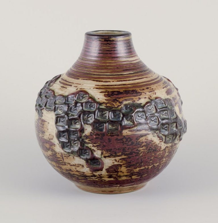 Jørgen Mogensen for Royal Copenhagen. Large round ceramic vase. Geometric pattern in relief. - 2