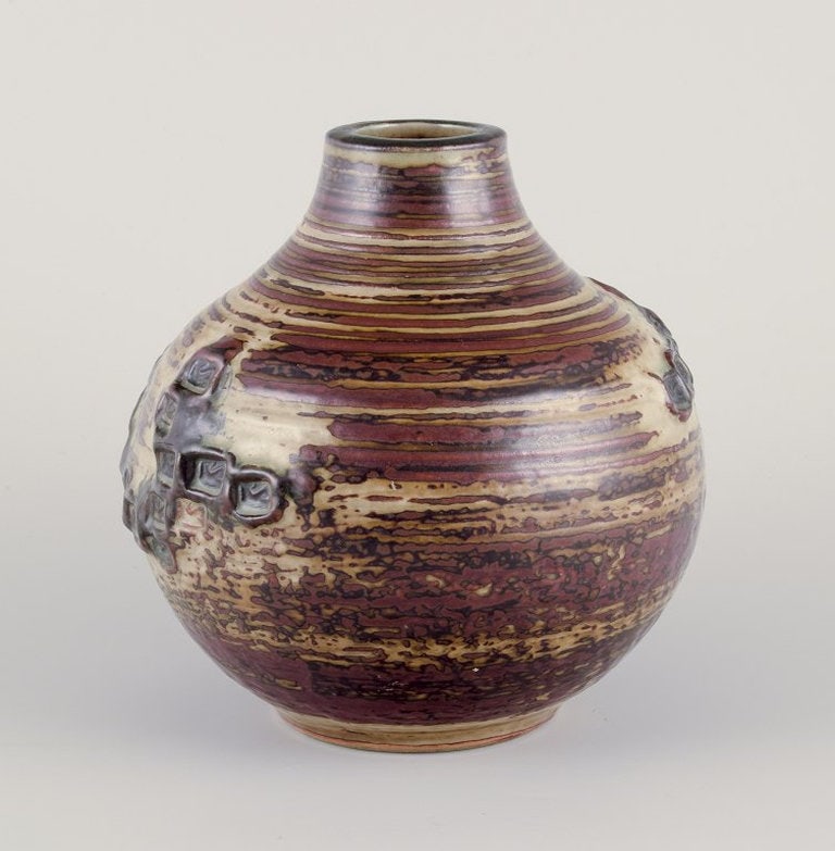 Jørgen Mogensen for Royal Copenhagen. Large round ceramic vase. Geometric pattern in relief. - 3