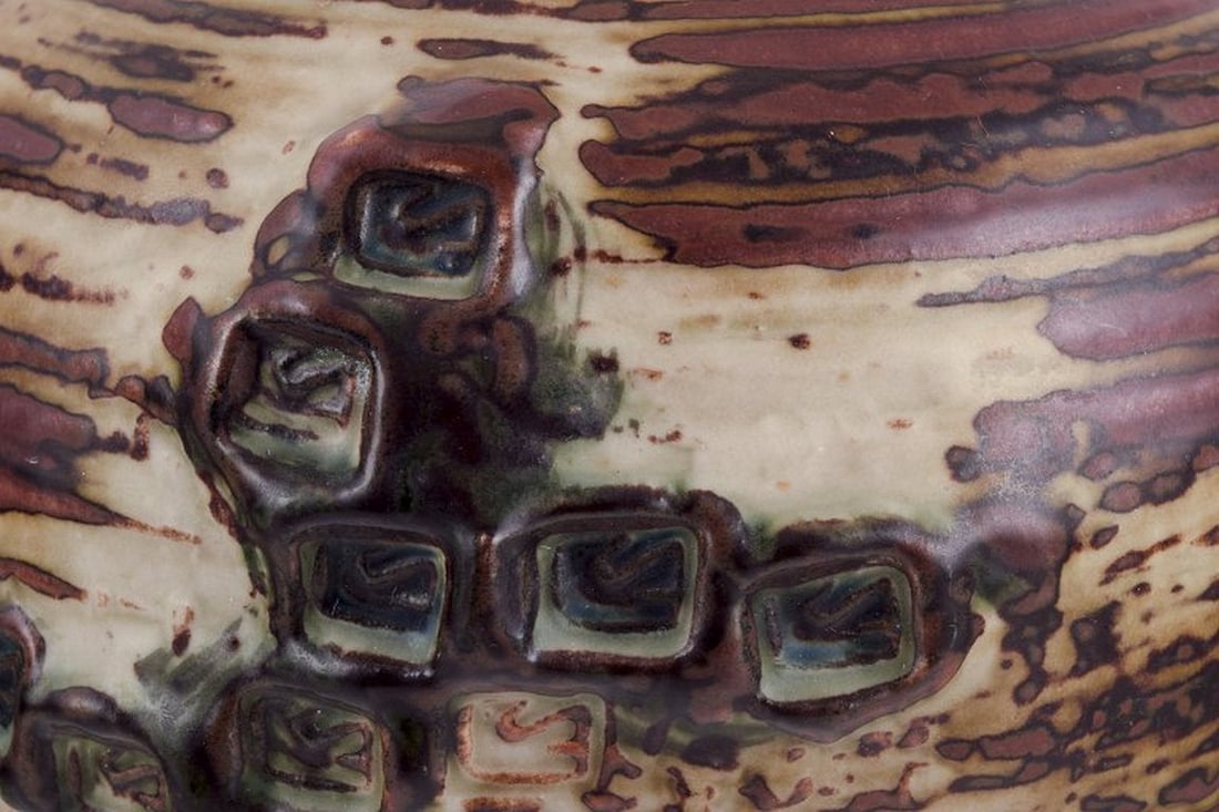Jørgen Mogensen for Royal Copenhagen. Large round ceramic vase. Geometric pattern in relief. - 7