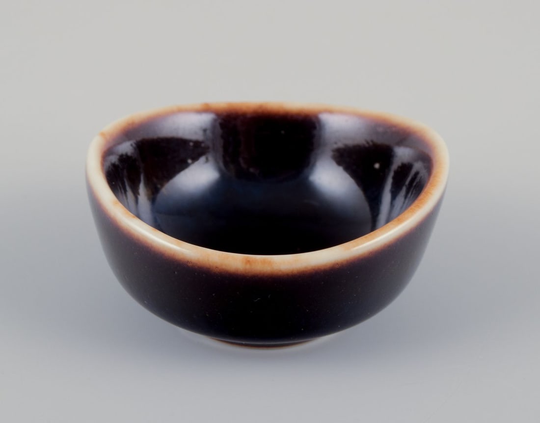Carl Harry Stålhane for Rörstrand. Set of miniature bowl and lidded jar. Mid-20th C. - 6