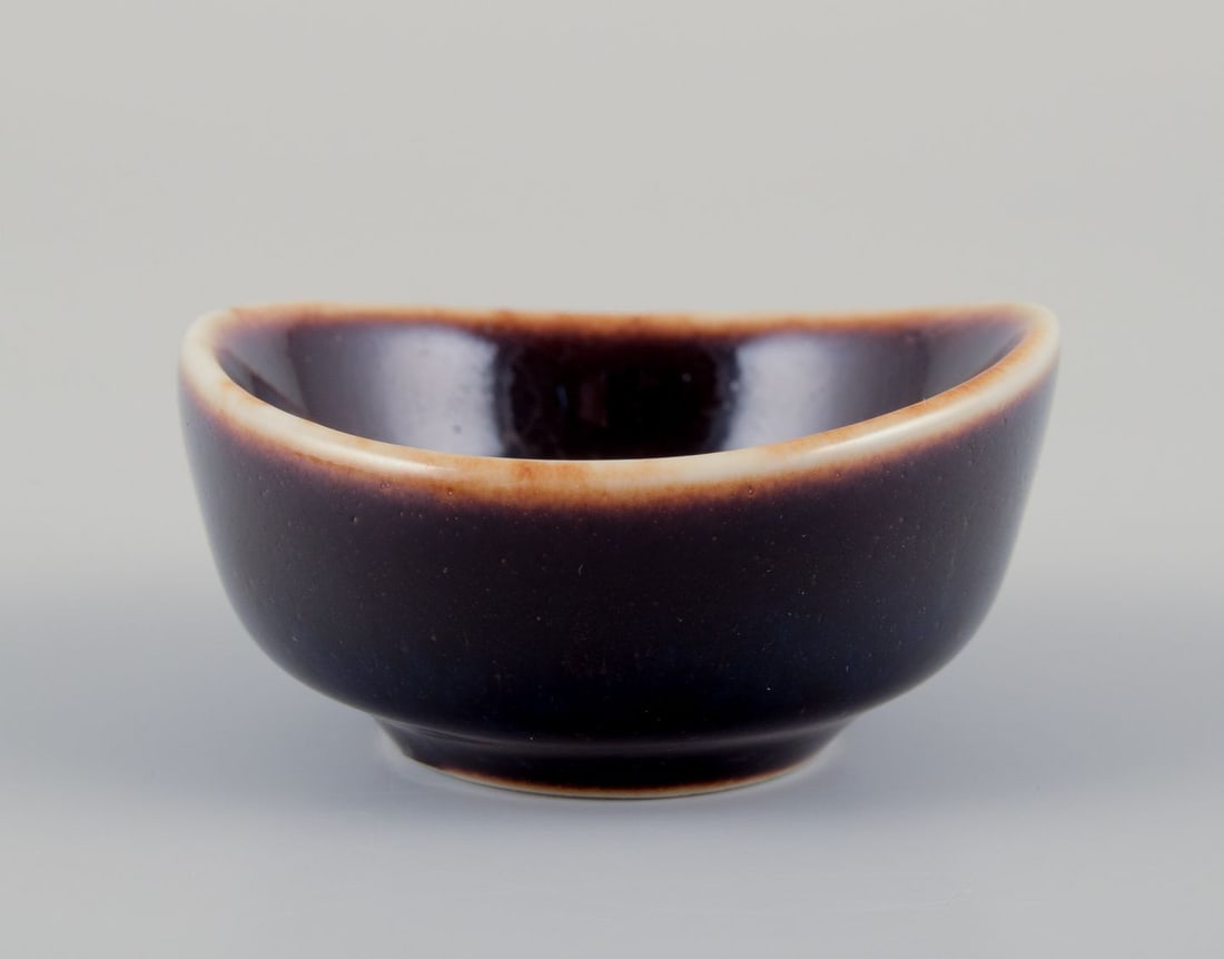 Carl Harry Stålhane for Rörstrand. Set of miniature bowl and lidded jar. Mid-20th C. - 7