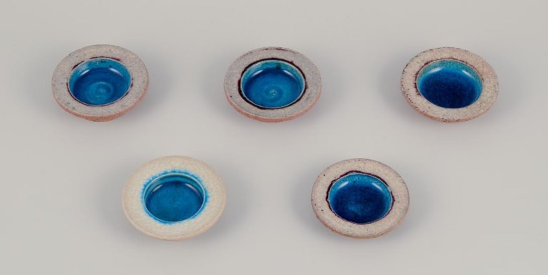 Nils Kähler for Kähler, Denmark. Five small ceramic bowls with turquoise glazed interior. - 2