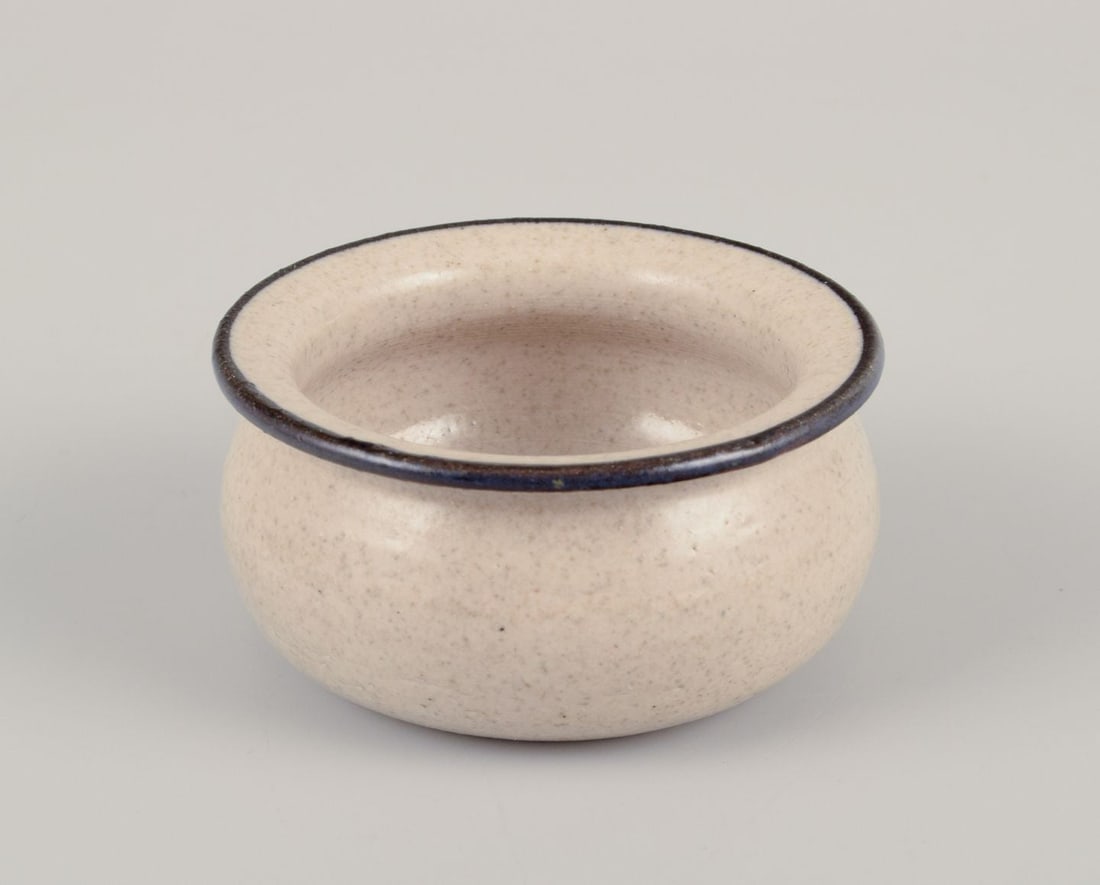 Kähler, Denmark. Four small ceramic bowls glazed in sandy tones. Ca. 1970 - 3