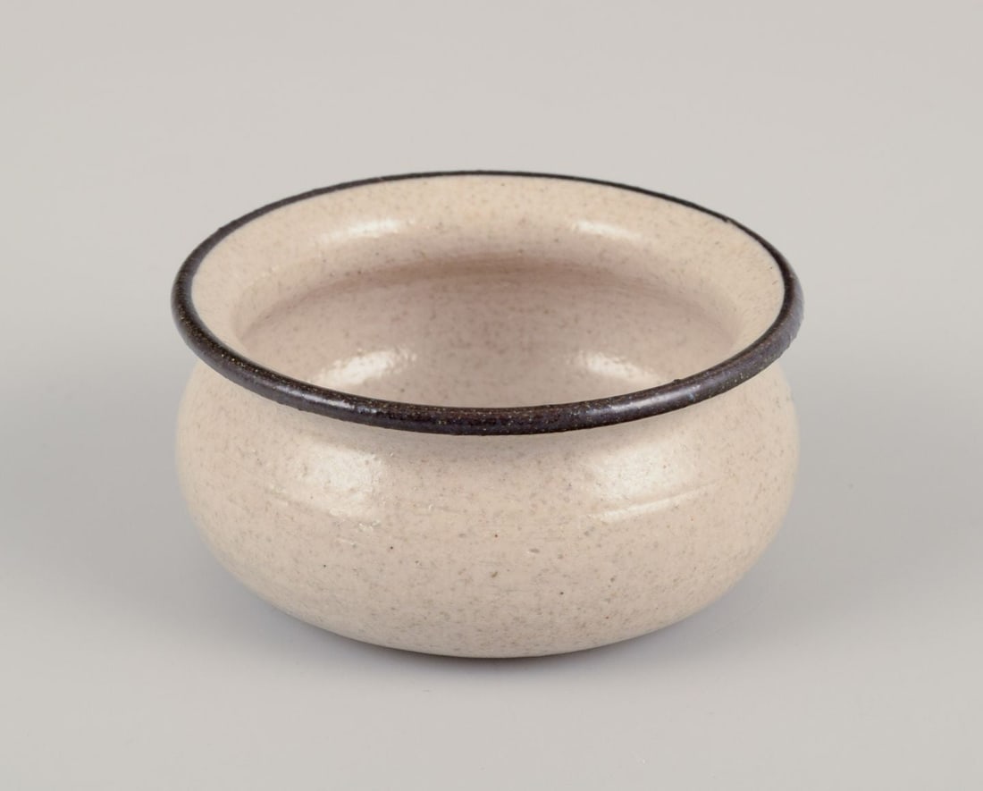 Kähler, Denmark. Four small ceramic bowls glazed in sandy tones. Ca. 1970 - 5