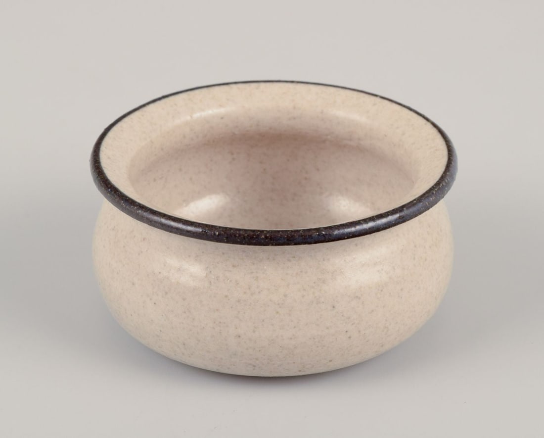 Kähler, Denmark. Four small ceramic bowls glazed in sandy tones. Ca. 1970 - 6