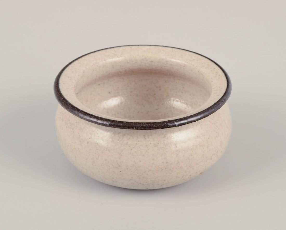 Kähler, Denmark. Three small ceramic bowls glazed in sandy tones. Ca. 1970 - 3