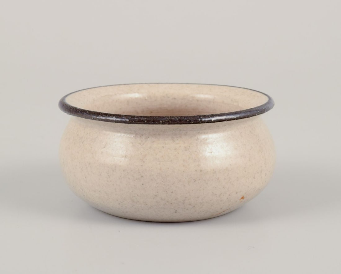 Kähler, Denmark. Three small ceramic bowls glazed in sandy tones. Ca. 1970 - 4