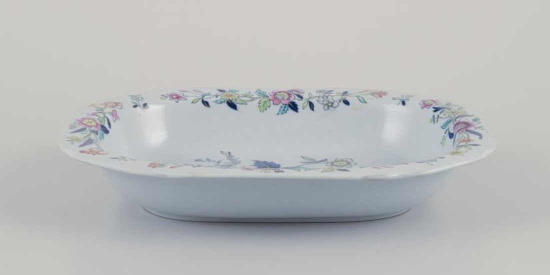 Copeland Spode, England. Set of oval dish and bowl in faience with flower and bird motifs. Approx. - 4