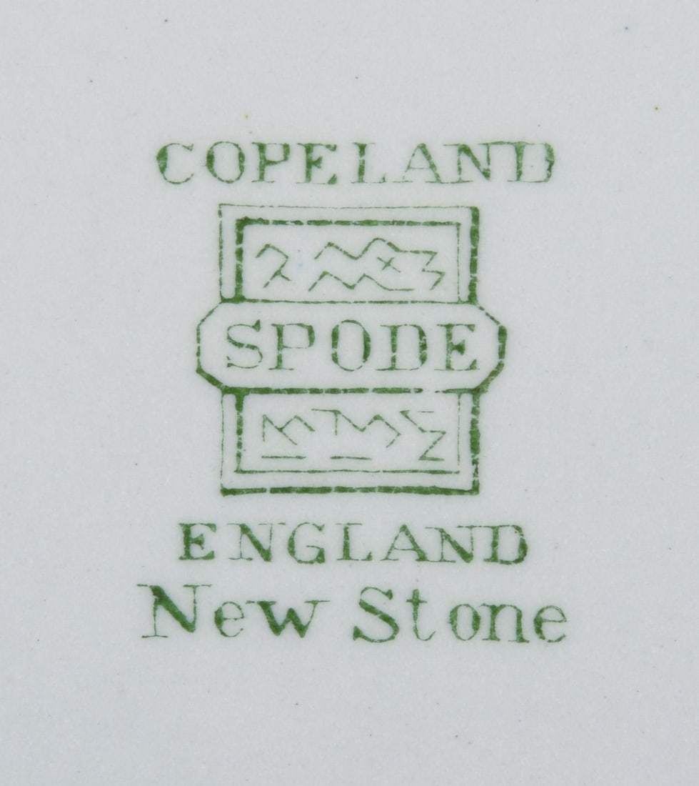 Copeland Spode, England. Four dinner plates in faience with flower and bird motifs. Approx. 1930s. - 8