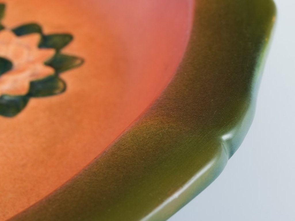 P. Ipsen's, Denmark. Circular bowl with frog in hand-painted glazed ceramic. Circa 1920. - 6