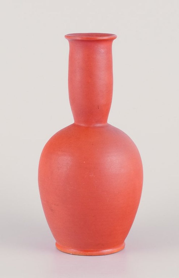 Svend Hammershøi for Kähler, Denmark. Ceramic vase with narrow neck. Orange uranium glaze. - 2