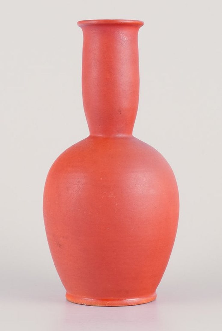 Svend Hammershøi for Kähler, Denmark. Ceramic vase with narrow neck. Orange uranium glaze. - 3