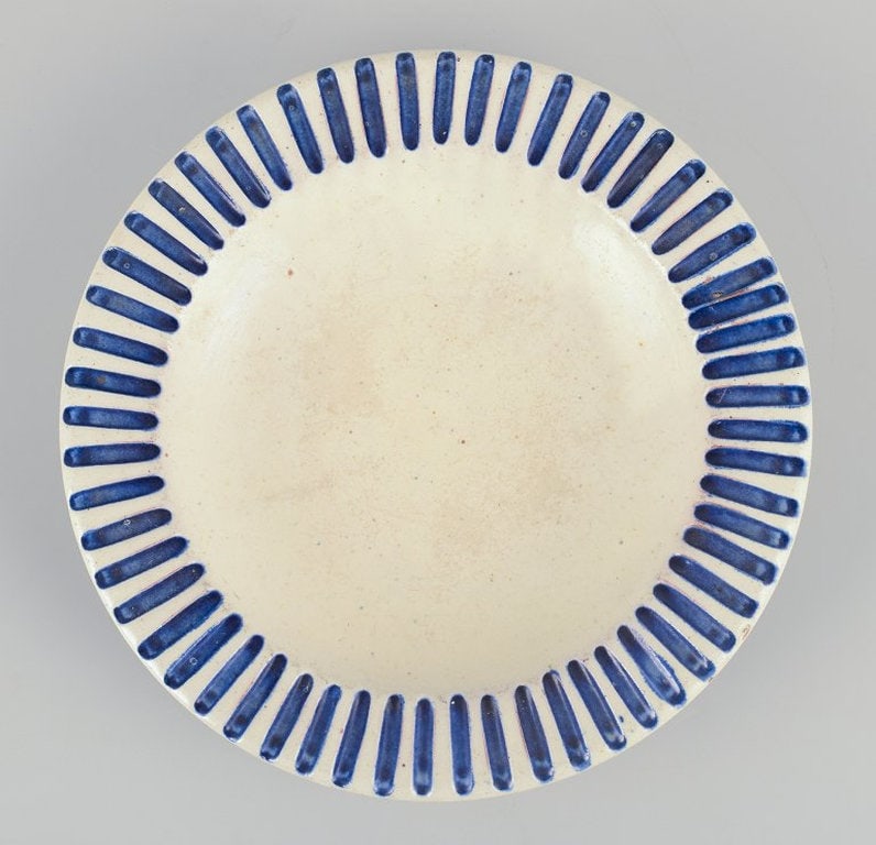 Danish studio ceramicist. Ceramic bowl with fluted design. Circa 1930s/40s. - 3