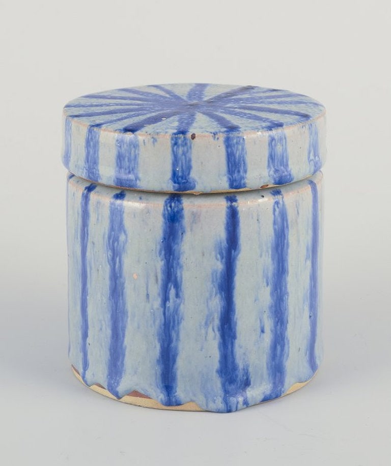 European studio ceramicist. Unique lidded jar made of glazed earthenware. Circa 1980s. - 2