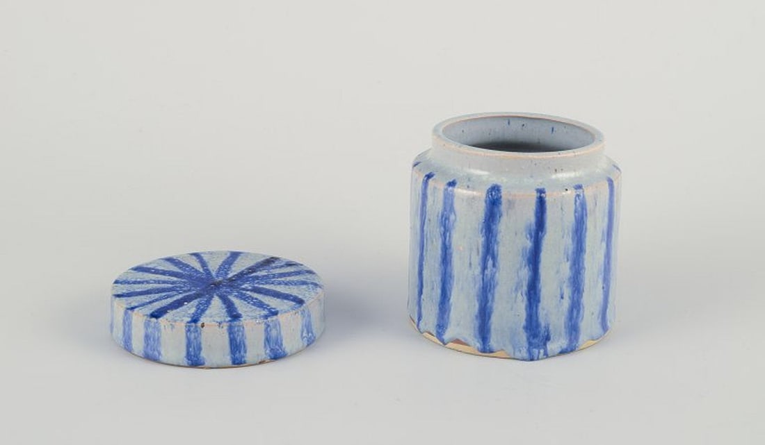 European studio ceramicist. Unique lidded jar made of glazed earthenware. Circa 1980s. - 3