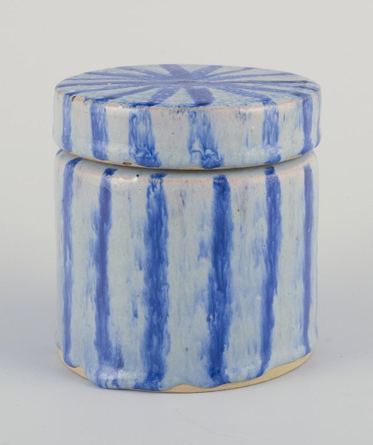 European studio ceramicist. Unique lidded jar made of glazed earthenware. Circa 1980s. - 4