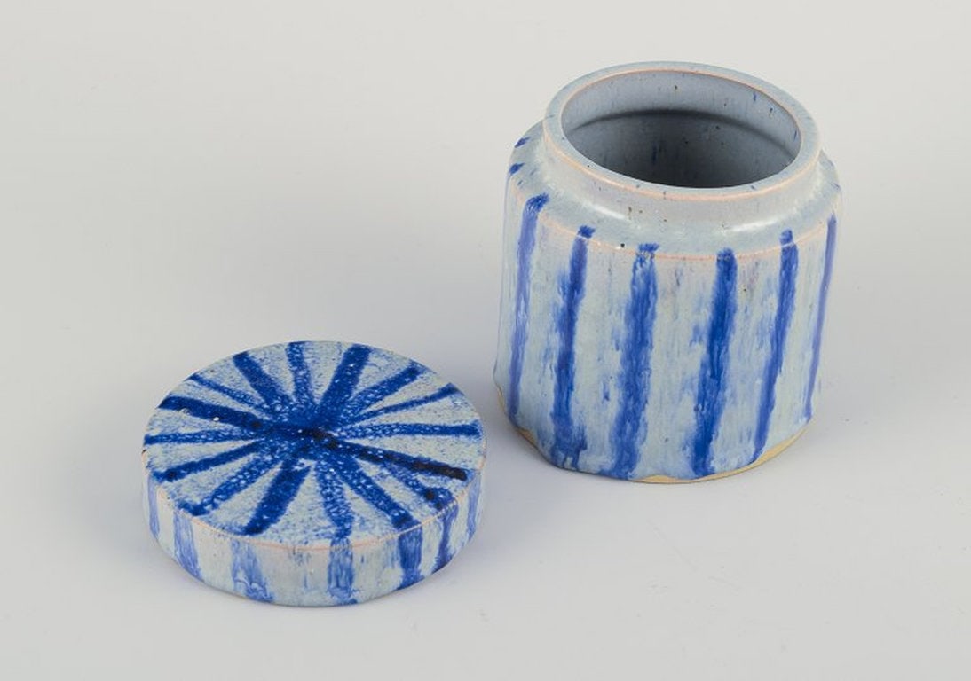 European studio ceramicist. Unique lidded jar made of glazed earthenware. Circa 1980s. - 6