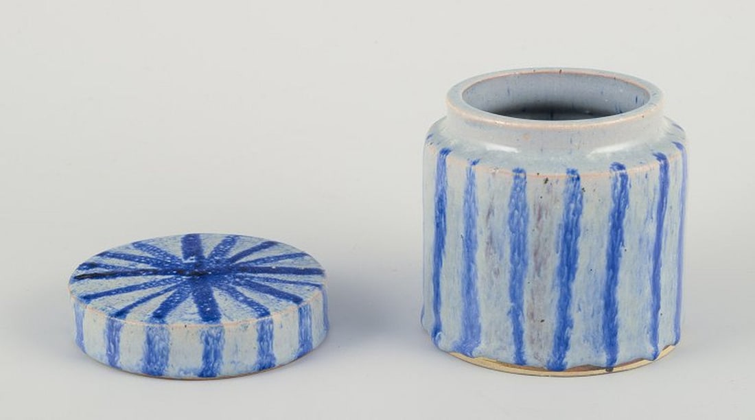European studio ceramicist. Unique lidded jar made of glazed earthenware. Circa 1980s. - 7