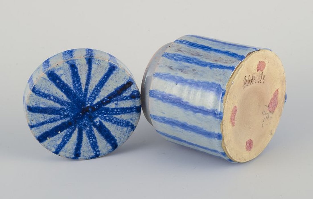 European studio ceramicist. Unique lidded jar made of glazed earthenware. Circa 1980s. - 8