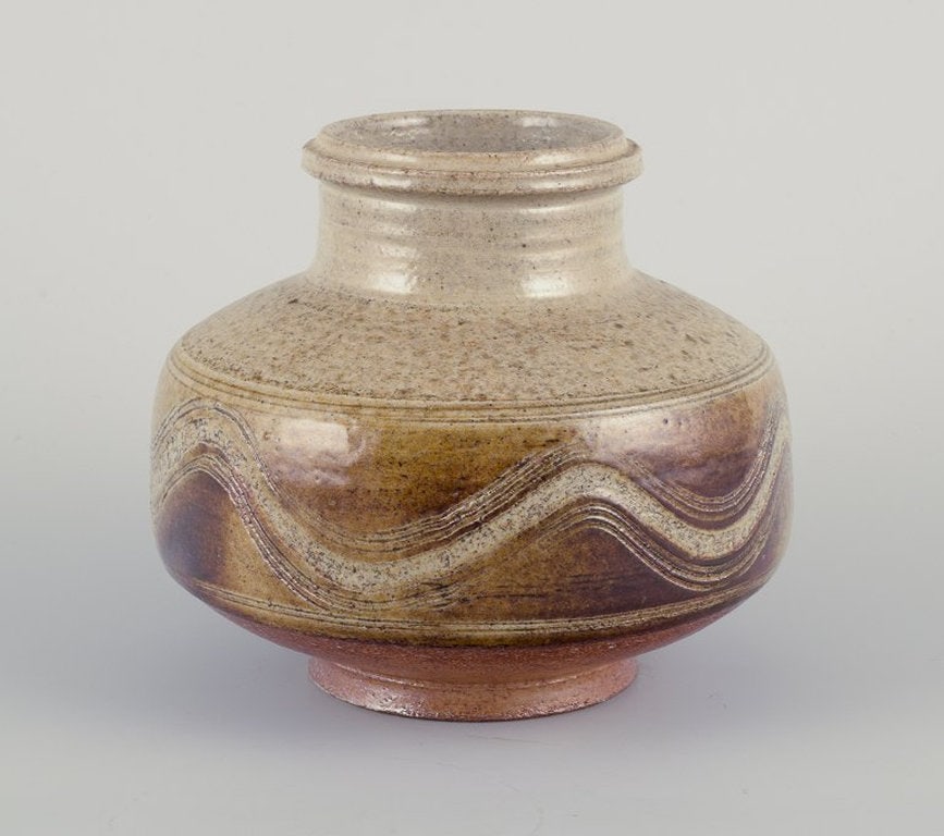 Nils Kähler for Kähler, Denmark. Modernist ceramic vase. Incised wavy decoration. 1960s. - 2