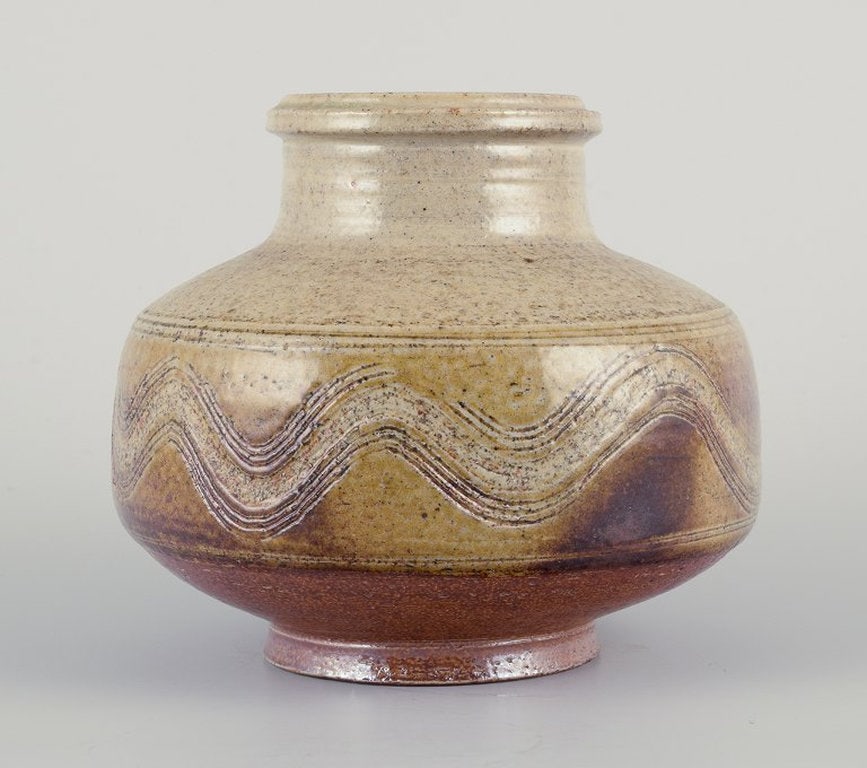 Nils Kähler for Kähler, Denmark. Modernist ceramic vase. Incised wavy decoration. 1960s. - 4