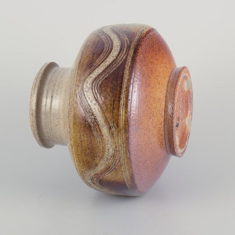 Nils Kähler for Kähler, Denmark. Modernist ceramic vase. Incised wavy decoration. 1960s. - 8