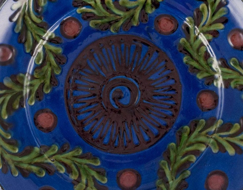 Kähler, Denmark. Large ceramic dish. Decorated with green foliage on a blue base. Circa 1930s. - 3