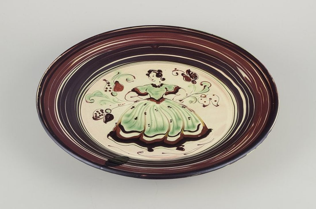 Kähler, Denmark. Large ceramic dish. Motif of a dancing woman. Circa 1930s. - 3
