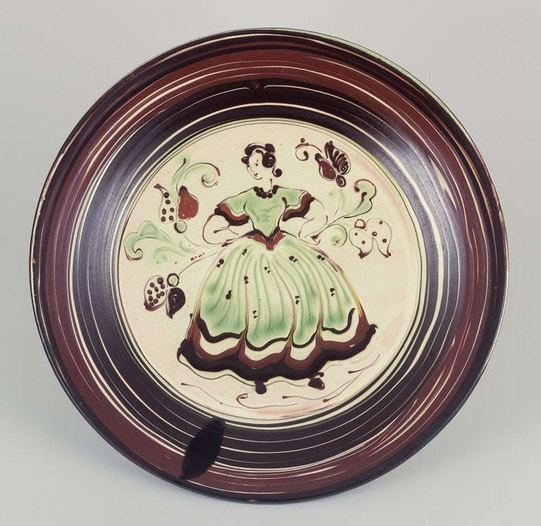 Kähler, Denmark. Large ceramic dish. Motif of a dancing woman. Circa 1930s. - 4