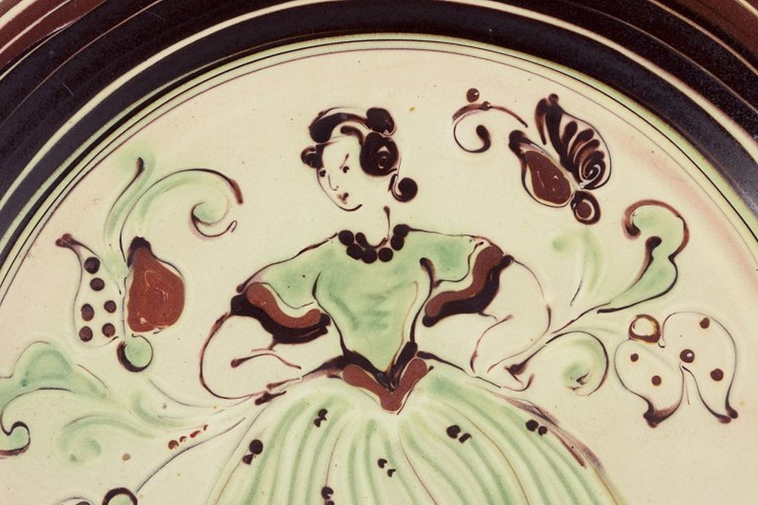 Kähler, Denmark. Large ceramic dish. Motif of a dancing woman. Circa 1930s. - 5
