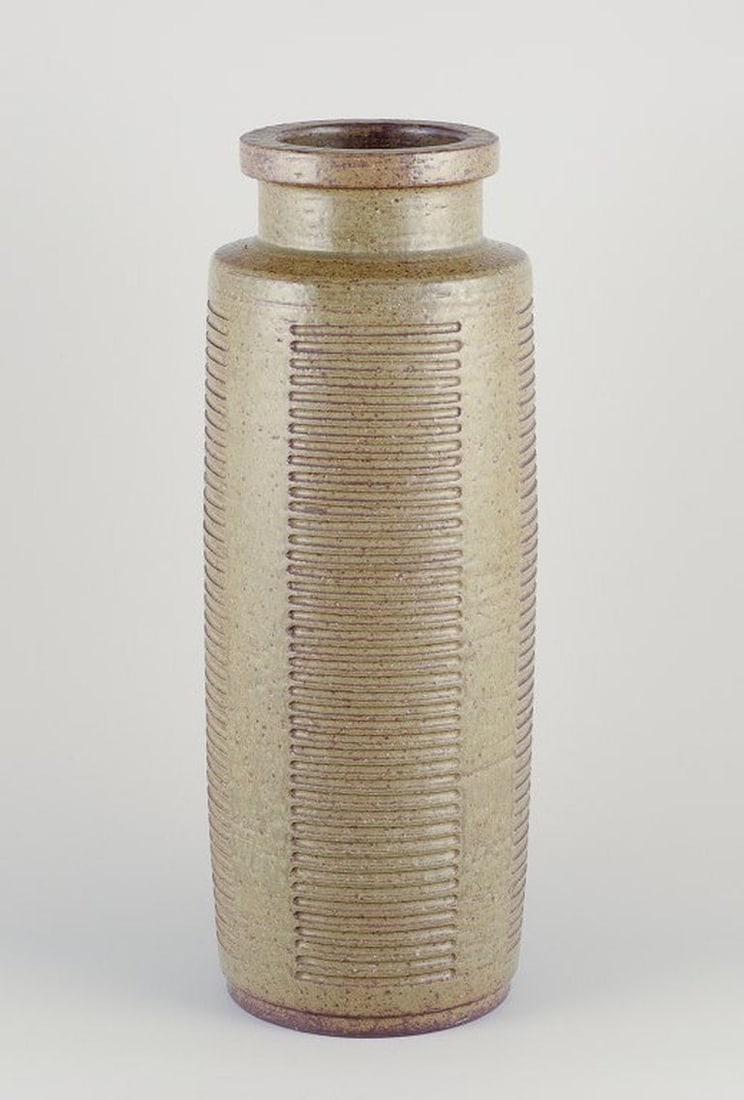 Per Linnemann-Schmidt for Palshus, Denmark. Large and impressive ceramic floor vase. - 2