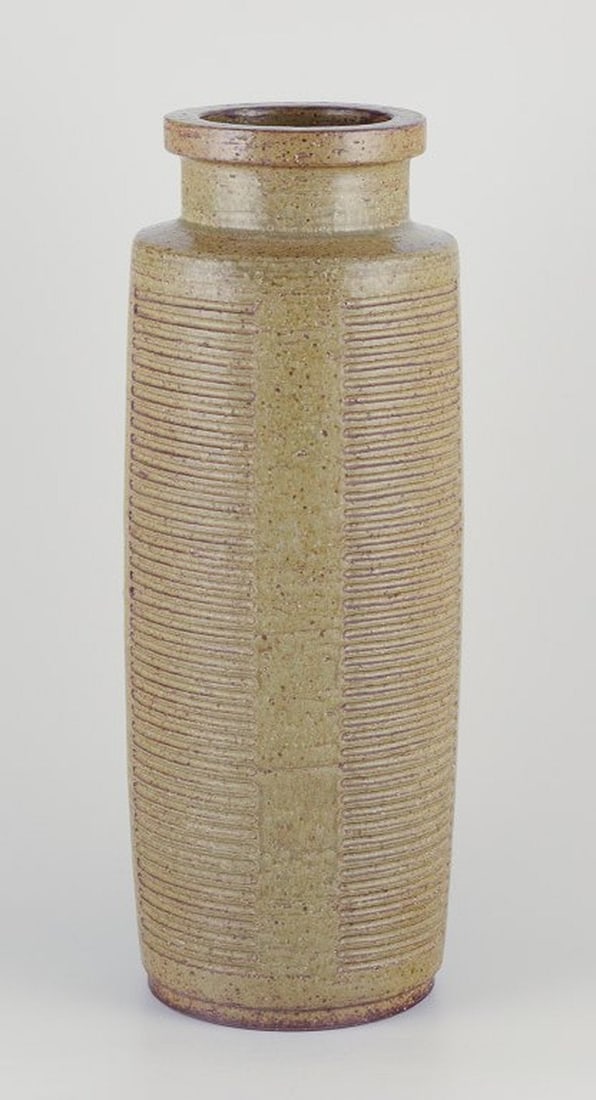 Per Linnemann-Schmidt for Palshus, Denmark. Large and impressive ceramic floor vase. - 3