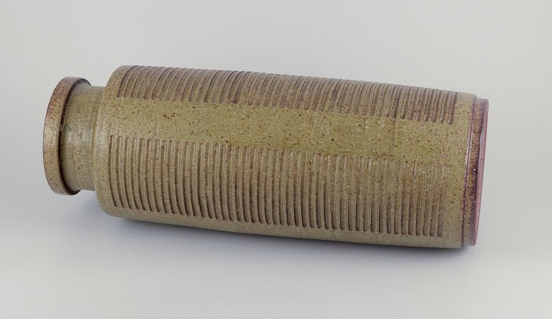 Per Linnemann-Schmidt for Palshus, Denmark. Large and impressive ceramic floor vase. - 8