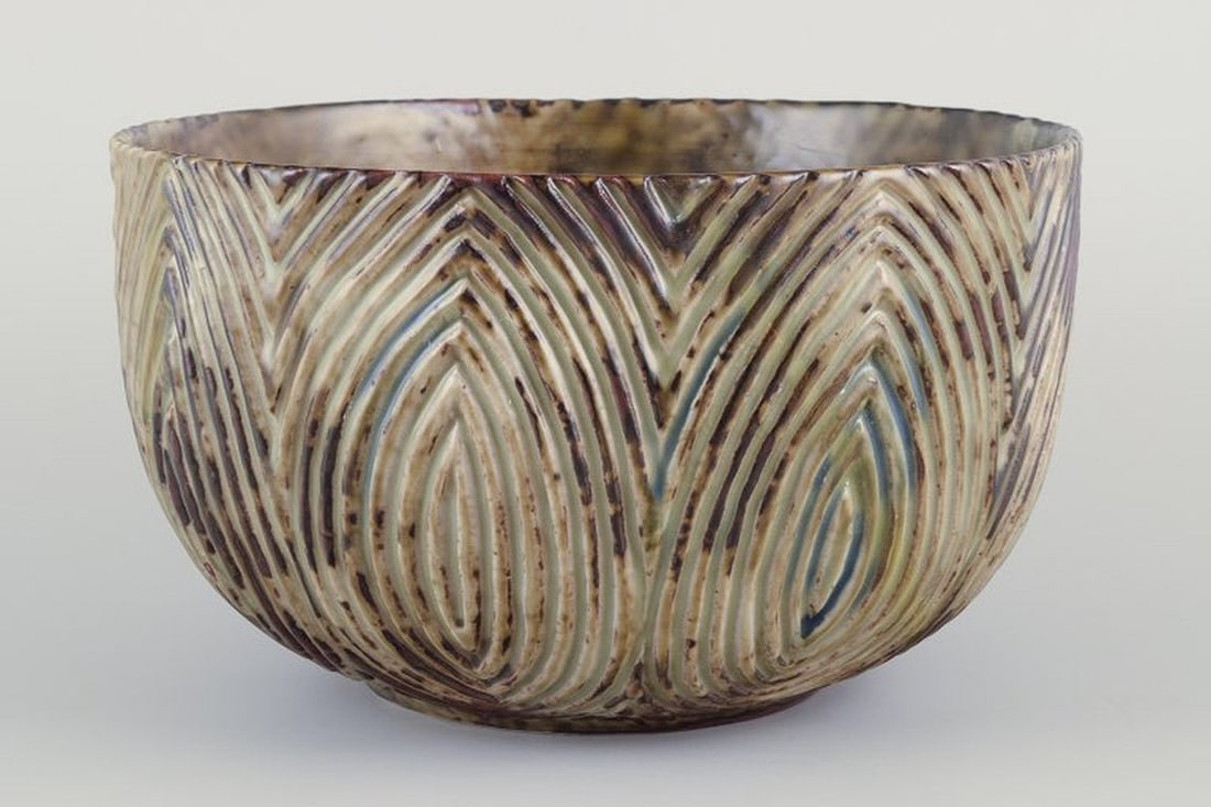 Axel Salto for Royal Copenhagen. Large and impressive ceramic bowl. 1964. - 3