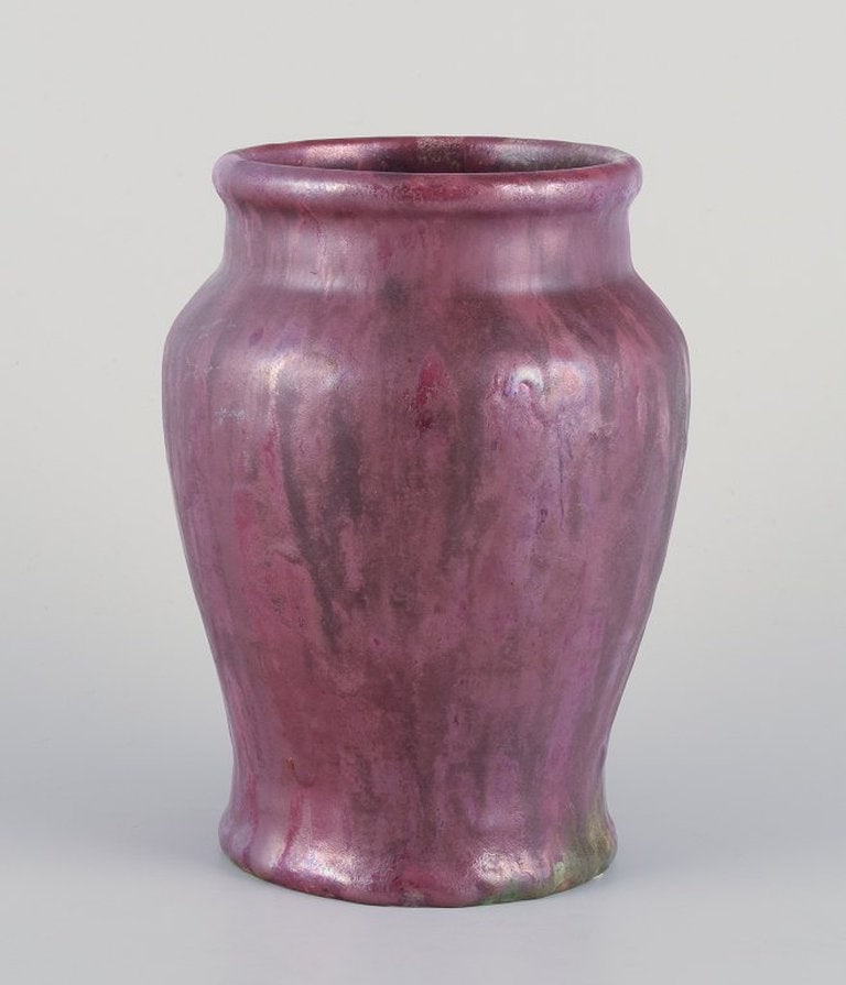 Søren Kongstrand, Danish ceramicist. Unique vase in shiny lustre glaze. Circa 1920. - 2