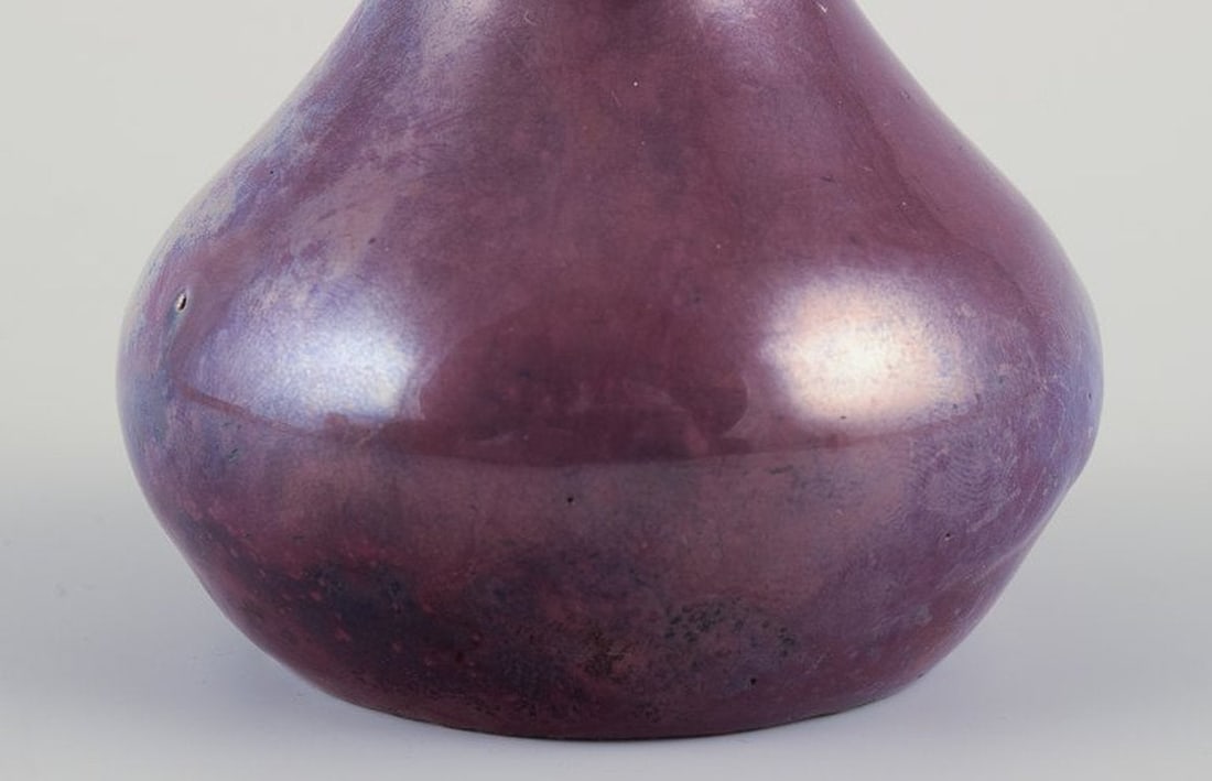 Søren Kongstrand, Danish ceramicist. Small unique vase in shiny lustre glaze. Circa 1920. - 5